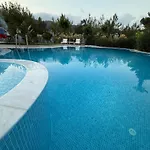 Canyon Goeynuek Kemer With Pool 빌라 안탈리아