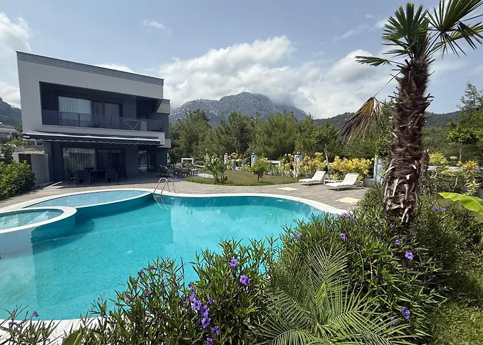 Canyon Goeynuek Kemer With Pool Анталья