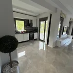 Villa Canyon Goeynuek Kemer With Pool Antália